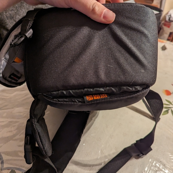 Lowepro “Slingshot 102AW” Messenger Crossbody Camera Bag - Picture 5 of 6